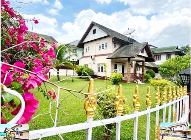 เฟอร์ครบ บิ๊กซี แหลมทอง  ระยอง ตลาดสวนมุก ให้เช่าบ้านเดี่ยว 2 ชั้น 180ตรว. 285ตรม. สุขุมวิท สวนรอบบ้าน 4นอน 3น้ำ 4จอดรถ 5แอร์