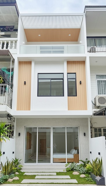 รีโนเวทใหม่ อ่อนนุช 600 ม. 2-3 นอน 1-2 น้ำให้เช่าอาคารพาณิชย์ 3 ชั้น BTSบางจาก 300ม.ซ.สุขุมวิท91-99  เซ็นจูรี่ เดอะมูฟวี่ 1.0 ม.