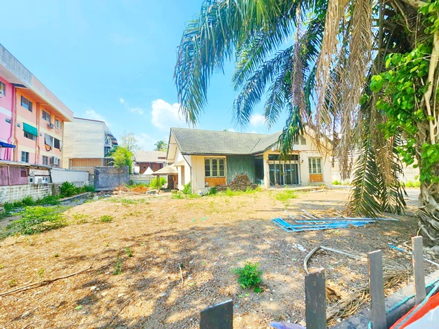 บ้านเดี่ยวชั้นเดียว รามอินทรา หทัยราษฏร์ 272ตร.วา.400 ตร.ม. พร้อมสระว่ายน้ำ Pool Villa  .ติดถนนพระยาสุเรนทร์