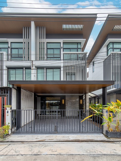 ขายทาวน์โฮม 3 ชั้น 30 ตรว. หลังมุม Cozy ลาดพร้าว โชคชัย 4 ซอย 18 ติดโจ๊กกองปราบ ใกล้ทางด่วน เลียบด่วน