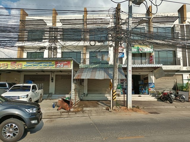 ขายอาคารพาณิชย์ 3 ชั้น โครงการ โชคชัย วิลเลจ  ศรีราชา ห่างจากถนนสุขุมวิท ประมาณ 1700 เมตร