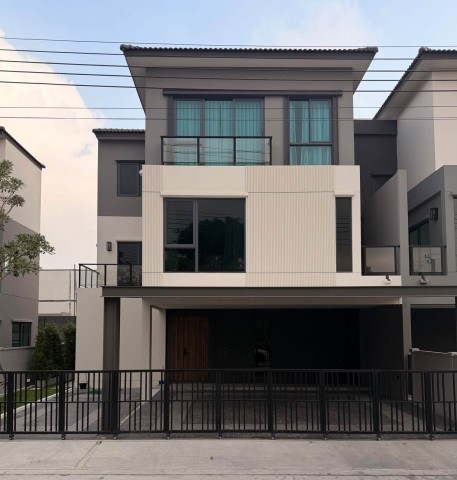 BH4462 ให้เช่าบ้านหรู The Edition Bangna Phase 2 บ้าน 3 ชั้น วิวสวน หลัง Mega Bangna พื้นที่ใช้สอย 320 ตร.ม. 