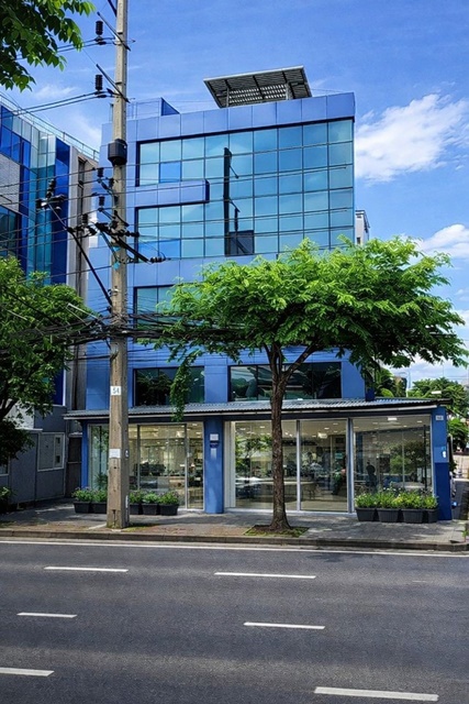 ไอคอนสยาม 3.6 กม. สะพานพระราม3 500ม.5ห้อง 6น้ำ อาคารพาณิชย์ 6 ชั้น  28 ตร.ว.500 ตร.ม.เดอะมอลล์ท่าพระ 1.7 กม. ติดถนนเจริญนคร โชว์รูม