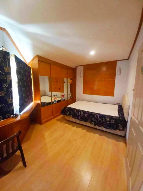 นานาชาติเซนต์มาร์ค 1กม. บ้านกลางเมือง ARLหัวหมาก 700ม. ให้เช่าทาวเฮ้าส์ 3 ชั้น หน้าสวน​ 3นอน  20ตร.วา. 240ต.ร.ม.