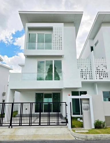 ขายบ้านเดี่ยว 3 ชั้น  เนอวานา แอบโซลูท เอกมัย-รามอินทรา บ้านใหม่