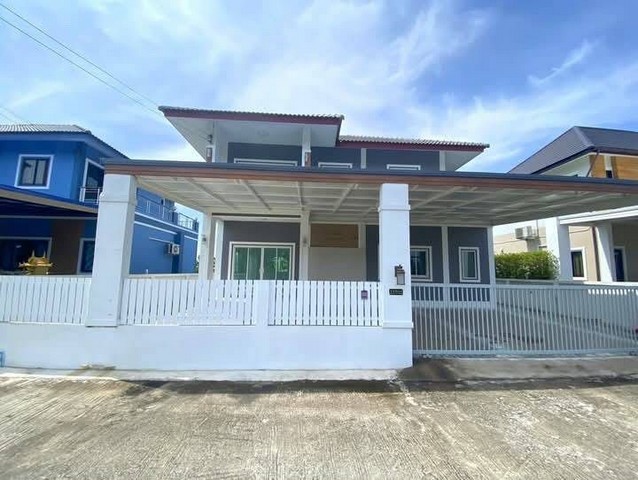 บ้านเดี่ยวสร้างใหม่พร้อมที่ดิน 2 ชั้น เดินทางสะดวก สันทราย