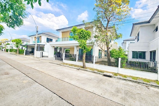 ลดราคา60% ถูกที่สุดในไทย วงแหวน จตุโชติ แฟชั่นไอส์แลนด์ 4.8กม.  ตลาดวงศกร 3.5 กม. คฤหาสน์ ให้เช่า 2 ชั้น 60ตรว 250ตรม. 4นอน 5น้ำ คลองสามวา