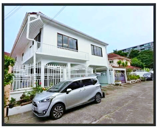 MRT โชคชัย 4 3.1 กม.นาคนิวาส40-48 ให้เช่าบ้านเดี่ยว 2 ชั้น 5นอน  รีโนเวทใหม่  268ตร.ม. 68ตร.วา.