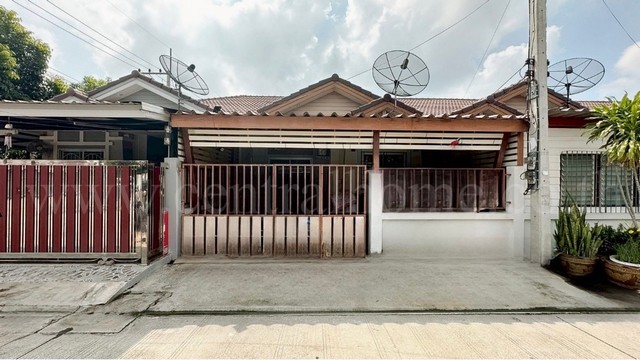 ทาวน์เฮ้าส์ ชั้นเดียว บ้านกลางเมือง พีพี 8 เมืองสุพรรณบุรี