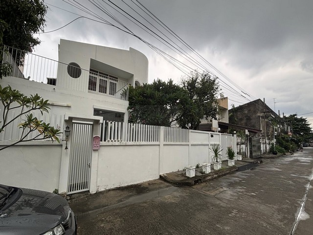 ขายบ้านเดี่ยว 2 ชั้น 88 ตรว. หมู่บ้านอมรพันธ์ 9 ซอยลาดพร้าว-วังหิน74 เสนานิคม รีโนเวทด้วยทีมสถาปนิกแนวหน้า พร้อมอยู่