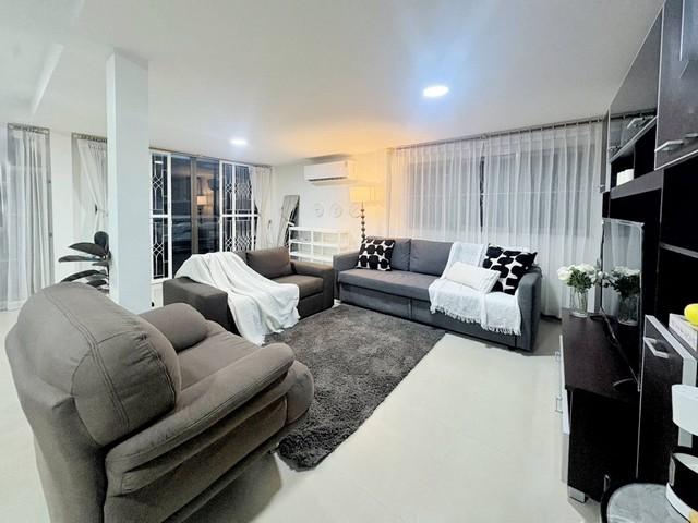 P2271 ให้เช่า บ้านเดี่ยว หลังใหญ่ 2 ชั้น ระดับ Luxury 70 ตรว. ห้วยขวาง พร้อมอยู่ ใกล้สถานทูตจีน และ MRT ห้วยขวาง