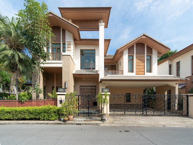 ให้เช่าบ้านเดี่ยวสุดหรู 110 ตรว. บ้านแสนสิริ สุขุมวิท 67 บ้านหัวมุม ตำแหน่งสวย อยู่ใจกลางโครงการ เพิยง 5 นาทีถึง BTS พระโขนง