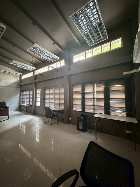 ให้เช่าบ้านเดี่ยว 2 ชั้น Home office 151 ตร.ว. ย่านลาดพร้าว จตุจักร เดิน 2 นาที ถึง MRT ลาดพร้าว จอดรถในบ้าน 8-10 คัน