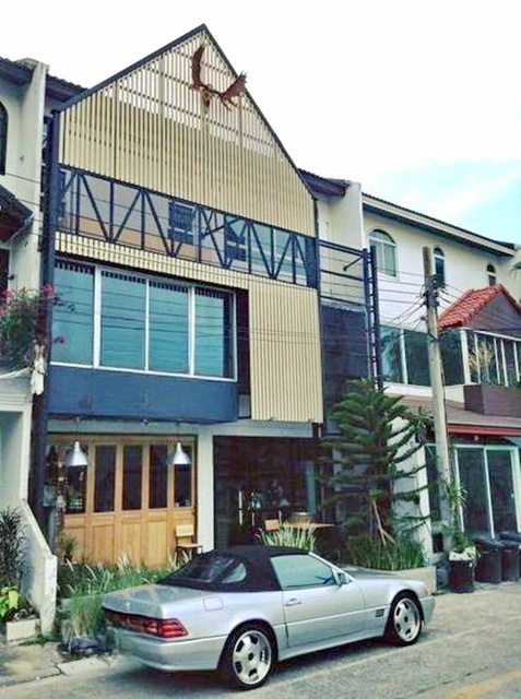 MRTแจ้งวัฒนะ14 140ม. ร้านคราฟเบียร์  กรึ่มๆขึ้นรถไฟฟ้าอย่างปลอดภัย ให้เช่าอาคาร 3ชั้น 2คูหา  280 ตร.ม. ม.ธุรกิจบัณฑิตย์ 2.5 กม.ผู้คนหนาแน่น