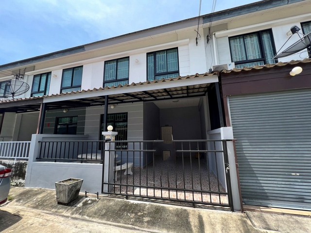 ขาย ทาวน์โฮม โครงการ ไอวี่ทาวน์ พนัสนิคม อยู่ติดถนนสุขประยูร เข้าออกสะดวกสบาย