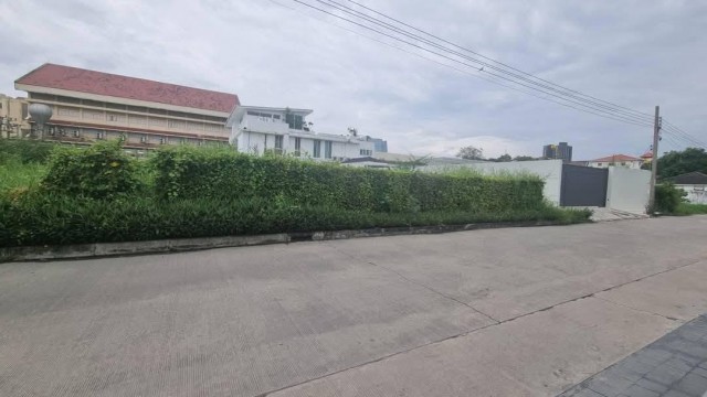 ให้เช่า #ที่ดินเปล่า ซอยราชวินิตบางแก้ว หลังเมกาบางนา #ใกล้โรงเรียนราชวินิตบางแก้ว  #ย่านบางนา095-1642956  XXX