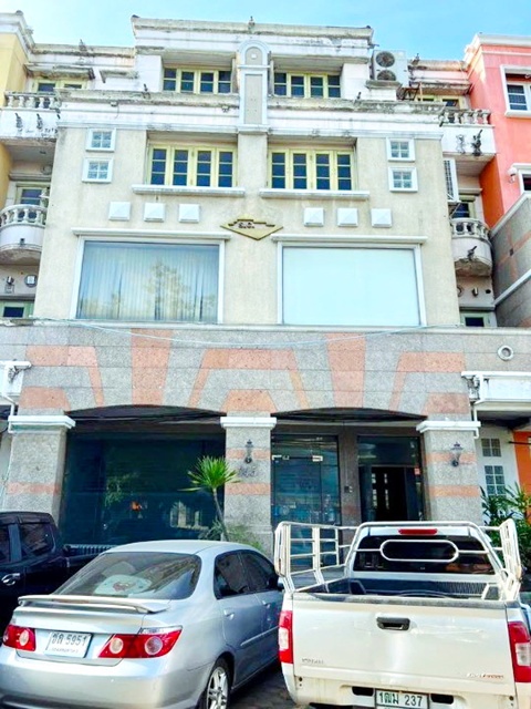 คลินิก 7นอน บรมราชชนนี 5น้ำ โชว์รูม 1260ตร.ม.MRTบางบำหรุ433ม. ถ.สิรินธร  เซ็นทรัล ปิ่นเกล้า 1.5 กม.  7ชั้น ออฟฟิตใหญ่ 46ตร.วา.