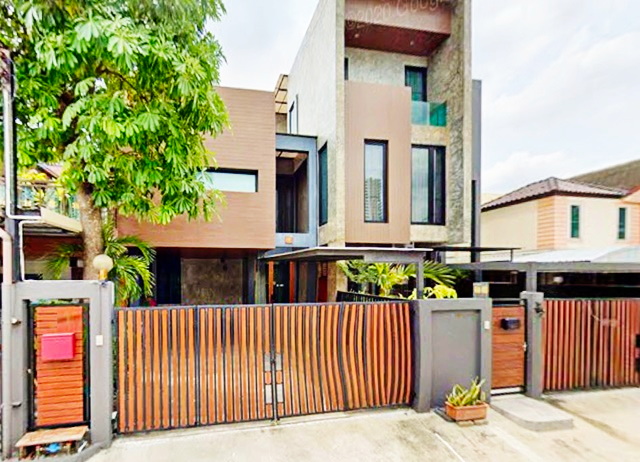 ให้เช่าทาวน์โฮม 2 ชั้น ใกล้เมเจอร์ รัชโยธิน 700 ม. 25ตร.วา. 200 ตร.ม.ระบบโซลาร์เซลล์  รัชดา วิภาวดี35-40 BTSรัชโยธิน 700ม.