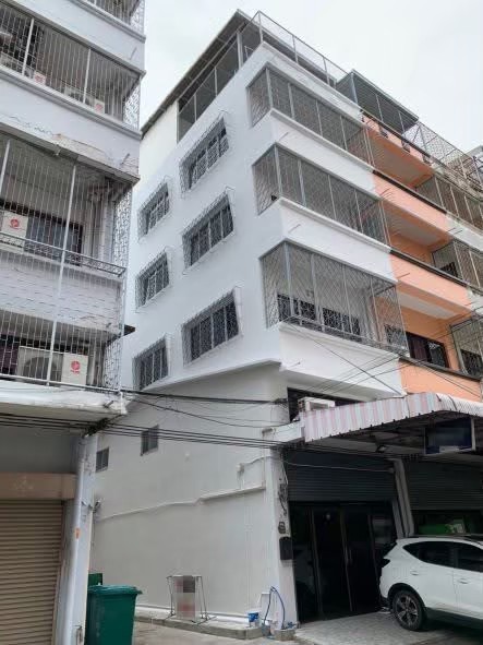 ให้เช่าอาคารพาณิชย์ 5 ชั้นครึ่ง 252 ตร.ม. 5 ห้องนอน หมู่บ้านเซ็นต์หลุยส์ เซ็นเตอร์ ปรับปรุงใหม่ ทำเลทองใจกลางสาทร ใกล้รถไฟฟ้า