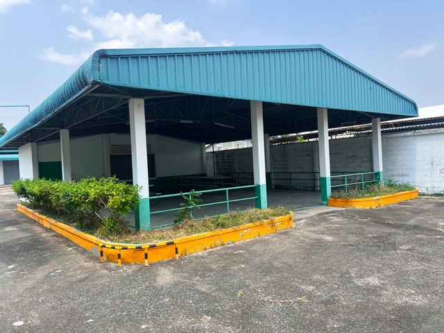 ขายที่ดินพร้อมสิ่งปลูกสร้างชลบุรี เนื้อที่ดิน  21 ไร่ ผังสีเหลือง มีใบอนุญาตลำดับที่ 7071  อ.บ้านบึง   จ.ชลบุรี