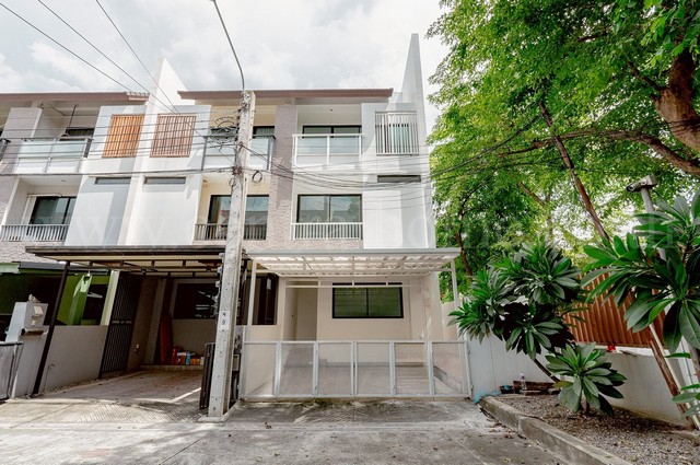 ให้เช่า ทาวน์เฮ้าส์ ไพรเวท เนอวานา ไลฟ์ - ลาดพร้าว 71 หลังริม รีโนเวทใหม่