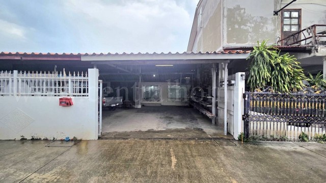 ทาวน์เฮ้าส์ ซอยปากเกร็ด - แจ้งวัฒนะ 35 ใกล้ MRT ศรีรัช 400 เมตร