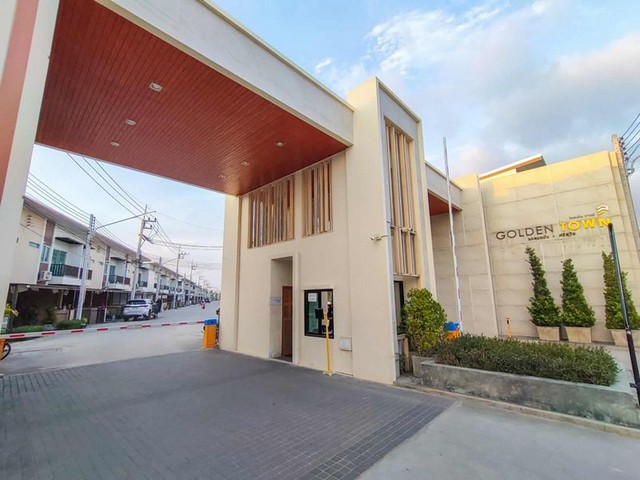 ขายทาวน์โฮมบางละมุง หมู่บ้านโกลเด้น ทาวน์ แหลมฉบัง-ศรีสุวิช ชลบุรี FP-H01587