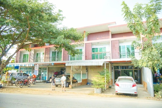 อาคาร 2 ชั้น 2 คูหา 30 ตร.ว. สยามทีวี ดิจิตอลสโตร์(ลำพูน) 400ม.อาคารพาณิชย์ 2 นอน 2 น้ำ 240 ตร.ม. พร้อมเฟอร์ฯ ม.ลำพูน-ป่าซาง