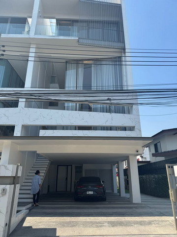 โฮมออฟฟิศ 4 ชั้นลาดพร้าว35 LUXE 35 มีลิฟท์ มีพิ้นที่สวนข้างบ้าน 400 ตารางเมตร