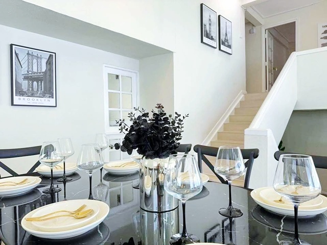 BTSทองหล่อ 700ม. ให้เช่าบ้านเดี่ยวสุดหรู  2 ชั้น พร้อมสระว่ายน้ำส่วนตัว 135 ตร.วา. 450 ตร.ม. รร.นานาชาติเวลส์ 400 ม.  5 นอน 5 น้ำ