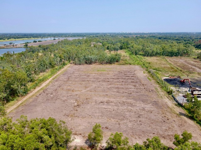 - ขายด่วน ที่ดิน - 600 Square Wah 1035000 B. ใกล้กับ ตลาดต้นไม้ คลอง14 มศว.องครักษ์ เดินทางง่าย