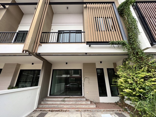 ขาย ทาวน์โฮม โครงการ สวนเสือ ปาล์มฮิลล์  ถนน ศรีราชา-หนองค้อ