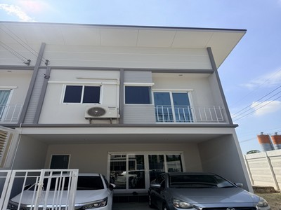 ขายทาวน์โฮมไซส์ใหญ่ ใกล้วงแหวนกาญจนาภิเษก โครงการ The Miracle กาญจนาภิเษก – เอกชัย  4 ห้องนอน