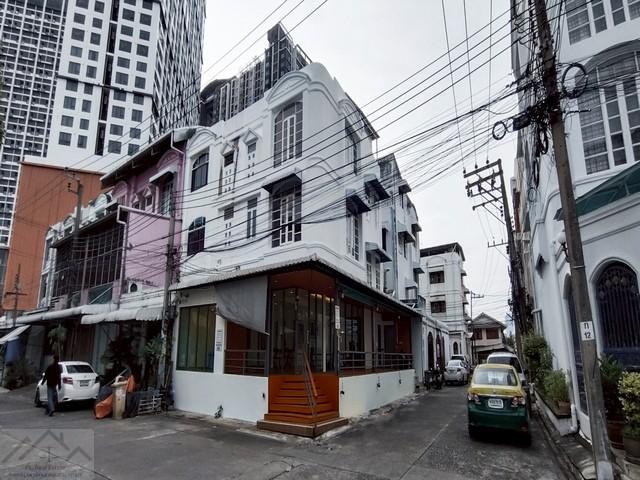 HR 9755 ให้เช่าทาวน์โฮม 3 ชั้น หลังมุม พระราม 9 ซอย 11 รีโนเวทสวย ใกล้เซ็นทรัลพระราม9