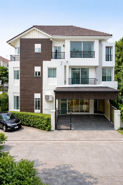 ทาวน์โฮม 3 ชั้นให้เช่าหลังมุม 3นอน  BTSสายหยุด สะพานใหม่ ถ.วัชรพล เวนิส ดิ ไอริส 2.1 กม. 3 น้ำ 25 ตร.ว.บ้านรีโนเวทใหม่