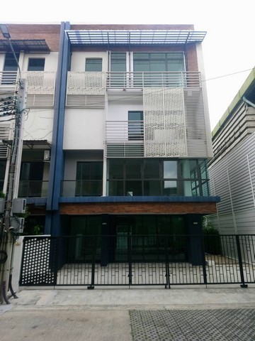 ให้เช่าโฮมออฟฟิศ หลังมุม โครงการ ดิสทริค เอกมัย-รามอินทรา (DISTRICT Ekkamai - Ramintra)