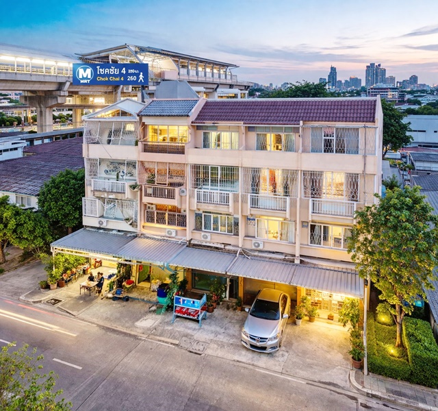 อาคารพาณิชย์ 3.5 ชั้น 3นอน 3น้ำ ตลาดสะพานสอง 16ตร.ว. 200ตร.ม. ใกล้MRTโชคชัย4 260 ม.