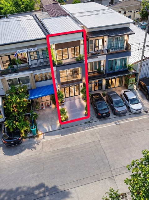 ตลาดหมู่บ้านบัวทอง 500 ม.และตลาดมณวดี  18ตร.วา. 160ตร.ม.  ถ. บ้านกล้วย-ไทรน้อยพิมลราช MRTคลองบางไผ่  อาคาร 2 ชั้นครึ่ง หลังมุม 2-3นอน 2น้ำ