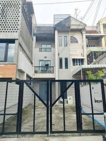 ให้เช่าทาวน์โฮม 3 ชั้น 31.6 ตร.ม. ซอยลาดพร้าว 124 ใกล้ MRT มหาดไทย (จดทะเบียนบริษัทได้)