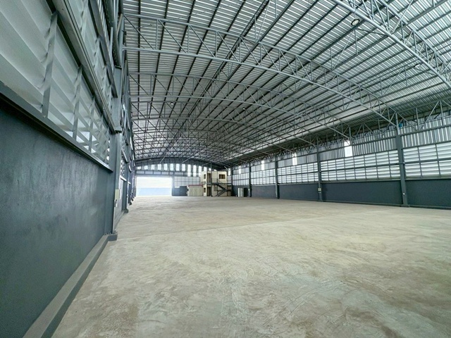 ให้เช่าโกดัง  1200 ตร.ม.รร.พระหฤทัยนนทบุรี 1.4กม. MRT แจ้งวัฒนะปากเกร็ด 28 4.5 กม. 300 ตร.วา. ม.รังสิต 3.9 กม.  เลียบคลองประปา