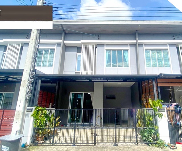 ถ.ราษฏร์พัฒนา ซอยมิสทีน MRT ตลาดมีนบุรี 1.9 กม. ม.รามคำแหง-ร่มเกล้า 4 นอน  ใหญ่มากให้เช่าทาวน์โฮม 2 ชั้น 24ตร.วา. 184 ตร.ม. 2 น้ำ