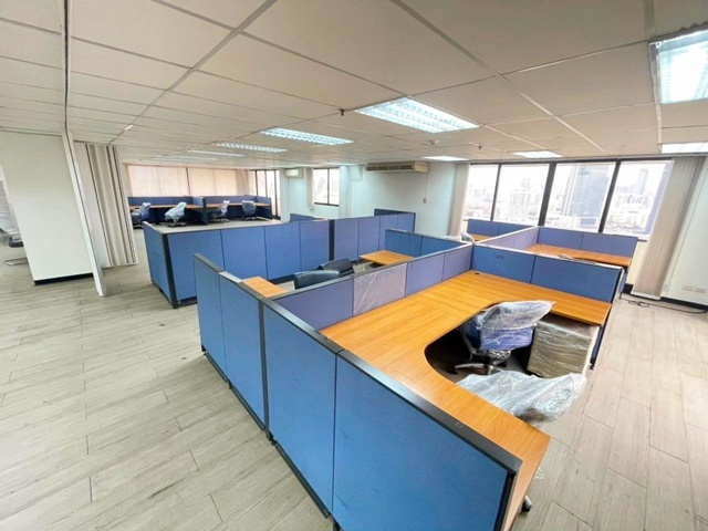 สีลม ให้เช่าอาคารออฟฟิศ จูเวลเลอรี่ เซ็นเตอร์  MRT สามย่าน 700ม. BTS ช่องนนทรี 900 ม. 25-285 ตร.ม.ชั้น 30 ใหม่ ตกแต่งด้วยเฟอร์ฯ พร้อมแอร์