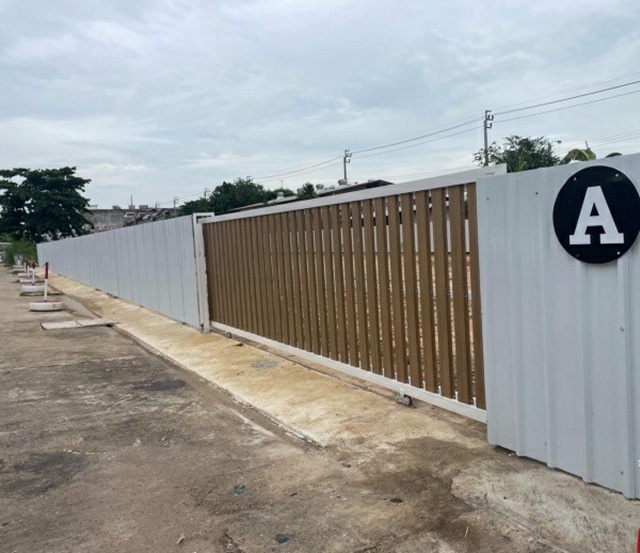 MRT ตลาดมีนบุรี 2.7 กม.ที่ดินให้เช่ามีนบุรีถมแล้ว ล้อมรั้วเรียบร้อย และคู้ขวา กรุงเทพฯ  ทำเลดี 2 แปลง 100 ตร.วา.200 ตร.วา.