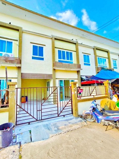 WashXpress ซอยวัดใหญ่  ทาวน์เฮ้าส์ 2 ชั้น 3 นอน 2 น้ำ ใกล้วัดเอี่ยมประชามิตร 400 ม.20 ตร.ว. 160 ตร.ม.   รร.วัดแหลมฟ้าผ่า 1.8 กม.