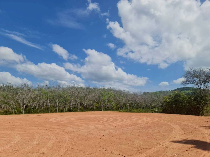 ขายที่ดินเปล่า ทำเลดี ใกล้หาดไม้ขาว จังหวัดภูเก็ต ราคาดีทำเลดีมาก ติดต่อผึ้งรติ 0619419639
