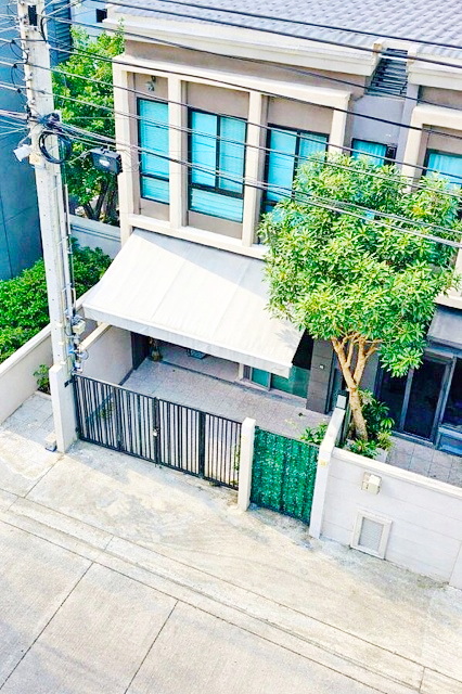 เมกาบางนา 900 ม. และอิเกีย บางนา ทาวน์โฮมหลังมุม  3นอน สุขุมวิท-บางนา 2น้ำ บ้าน 2 ชั้น 19ตร.ว. 220 ตร.ม. ทำเลบางแก้ว  พลีโน่