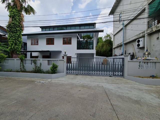 รหัสC7037 ให้เช่าบ้านเดี่ยว 2ชั้น ย่านลาดพร้าว โชคชัย4 ใกล้ MRTโชคชัย4 ใกล้นาคนิวาส เลียบด่วนเหมาะทำโฮมออฟฟิศ