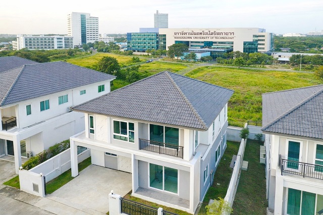 ให้เช่าคฤหาสน์  4 นอน ตลาดหนองจอก 1 กม. ม.เทคโนโลยีมหานคร บิ๊กซี หนองจอก 400 ม.3 น้ำ ใกล้แม็คโคร 800 ม. 50 ตร.วา. บ้านเดี่ยว 2 ชั้น