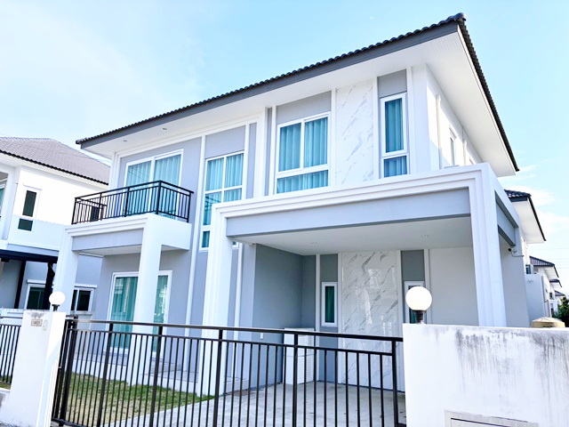 บ้านเดี่ยว 2ชั้น สระว่ายน้ำ 52ตร.วา 4นอน 3น้ำ อยู่วิทยา ใกล้ ม.เทคโนโลยีมหานคร  900 ม.บิ๊กซี หนองจอก2.23กม. แม็คโคร 5แอร์