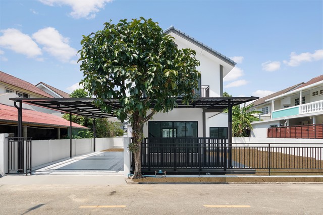 บ้านเดี่ยว 2 ชั้น รีโนเวทใหม่ หมู่บ้านกฤษดานคร 10 รัตนาธิเบศร์ ติดถนนใหญ่ ใกล้รถไฟฟ้า MRT สามแยกบางใหญ่